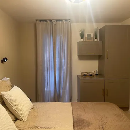 Rum i privatbostad Chambre D'Hote - Cosy Centre Ville Avec Terrasse - Reserver Femmes Nancy
