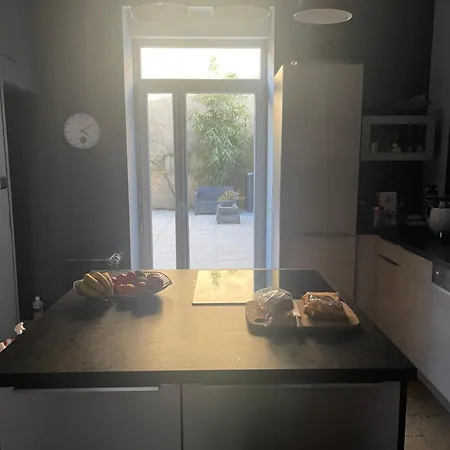 Chambre d'hôte - cosy centre ville avec terrasse - réserver femmes Alloggio in famiglia *